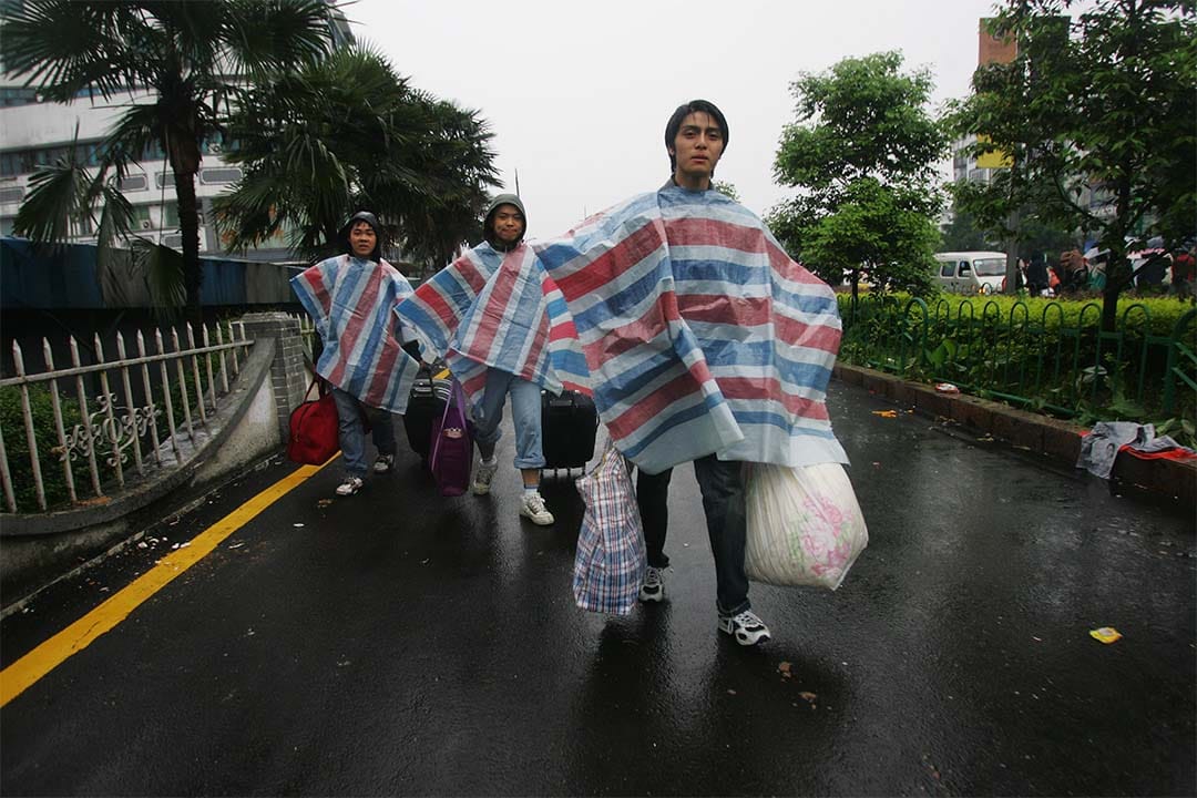 2008年5月13日，三名學生帶同細軟離開都江堰市。