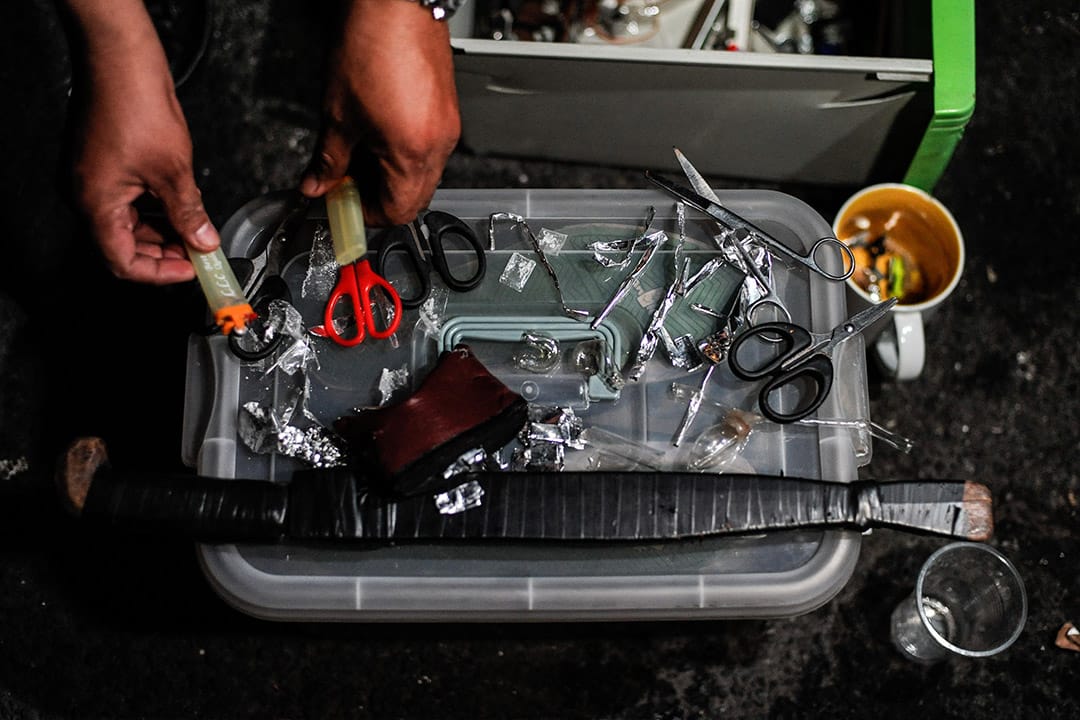 2016年6月16日,菲律賓馬尼拉,警方在毒品掃蕩行動中搜出冰毒和多樣吸毒用具。