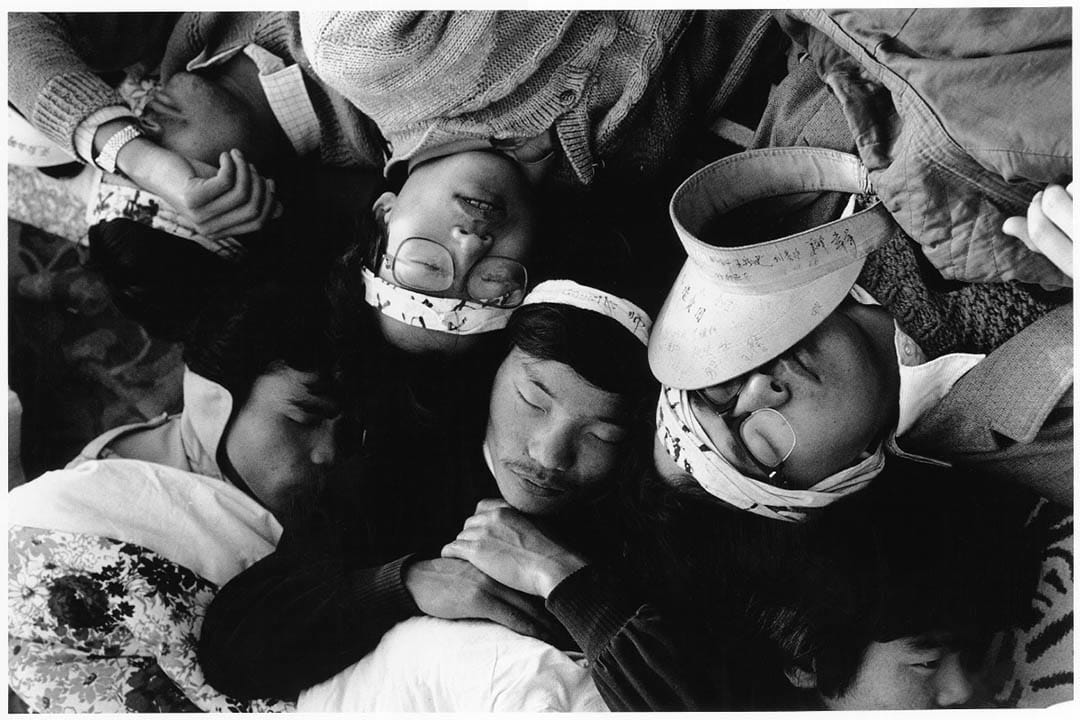 黃勤帶拍下八九民運,在1990年出版《89廣場的日子》。