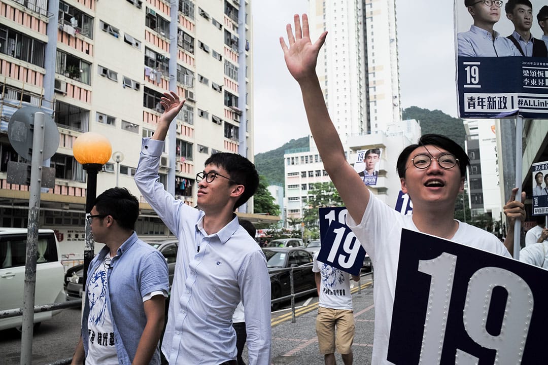 新界東候選人梁頌恆正拉票。