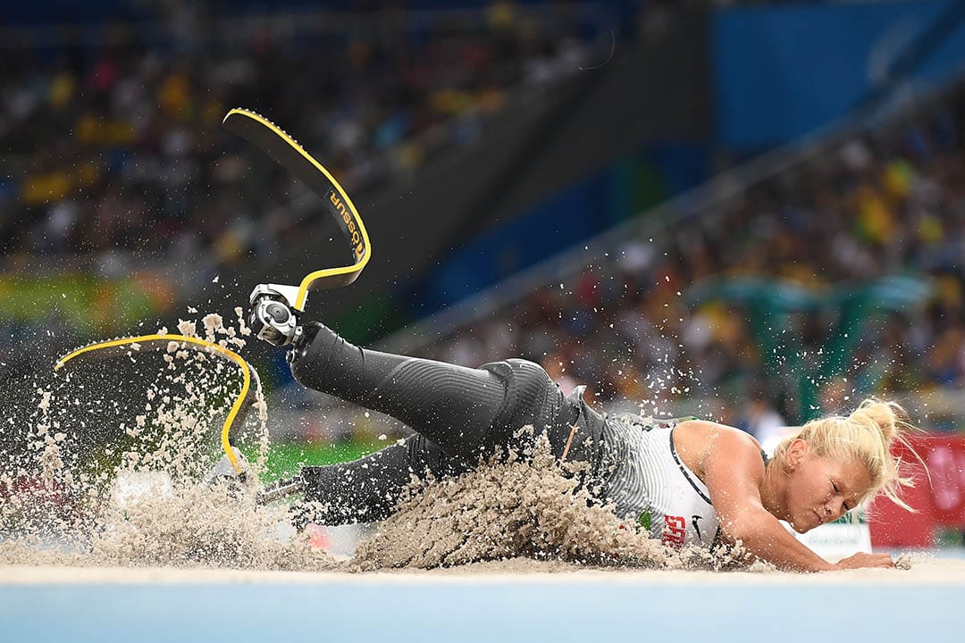 德國選手Vanessa Low出賽女子跳遠T42級決賽。