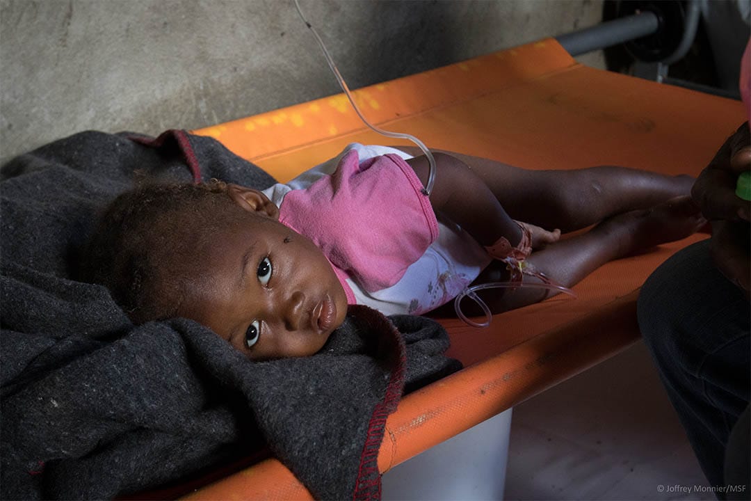 受災地區爆發霍亂的風險非常高，兩歲的馬爾塔(Marta)就在颶風過後感染霍亂，嚴重缺水，在無國界醫生位於皮茫港的治療中心住院四日後康服。