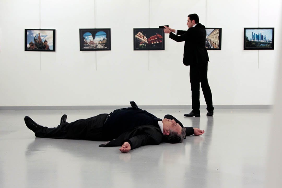 2016年12月19日,土耳其,枪手刺杀俄罗斯大使卡尔洛夫(Andrei Karlov)。