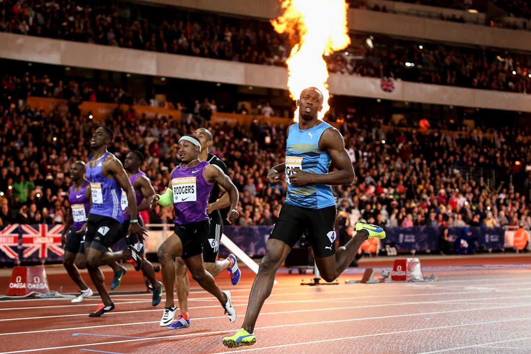 2015年7月24日,倫敦格蘭披治田徑賽,保特在男子100米決賽中衝線的一刻。