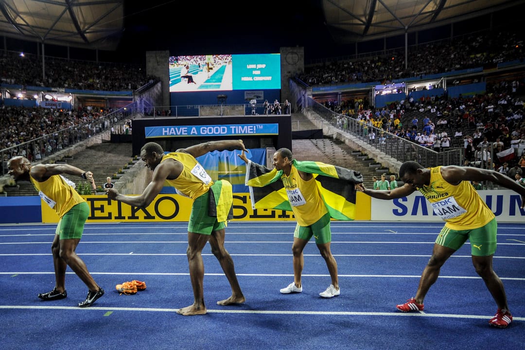 2009年8月22日,德國柏林,世界田徑錦標賽男子4x100接力賽決賽,保特 (左二) 與隊友 (左至右) 鮑威爾 (Asafa Powell)、佛瑞特 (Michael Frater)、穆林斯 (Steve Mullings) 一起合照。