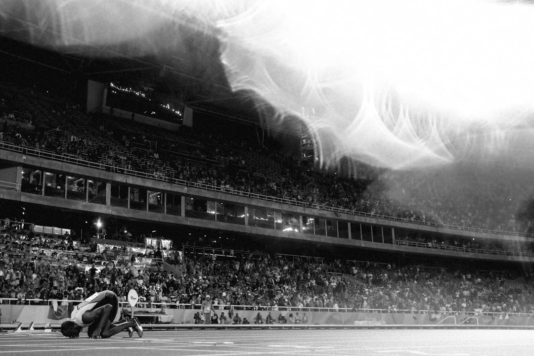 2016年8月18日,巴西里約熱內盧奧運會,保特在勝出男子200米決賽後低身吻地慶祝。