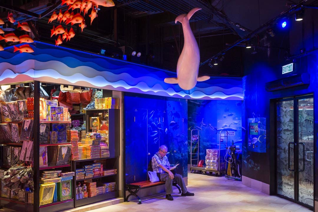 长发街市于去年2月,街市商户因不满领展将街市外判予建华集团,因而罢工一周,但未有成果,较高的租金及入场费,赶走了一些小商户。