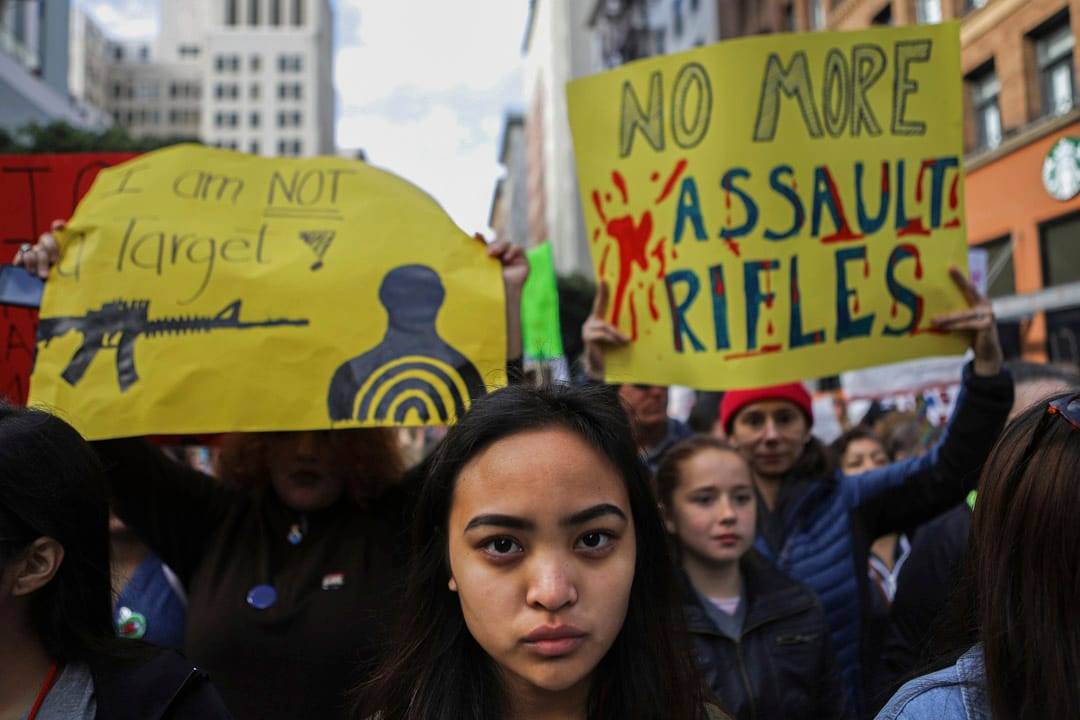美国加州,民众响应号召,到街头参与“March for Our Lives”全国性枪械管制游行活动。
