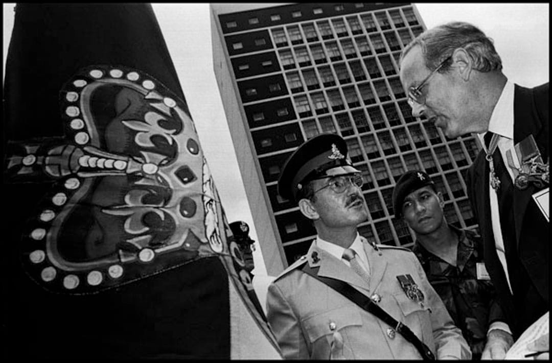 《朝不保殖:1995-2000》。