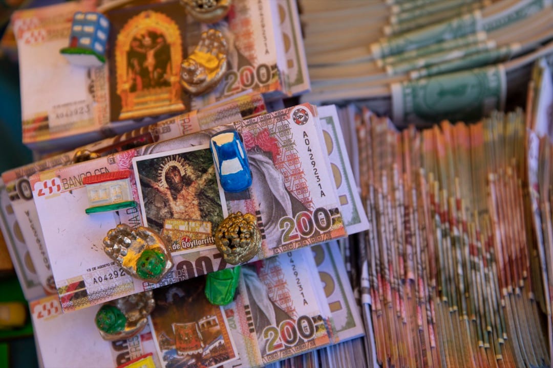 教徒希望在現實世界中得到的物品，在雪星節期間以紀念品方式發售。