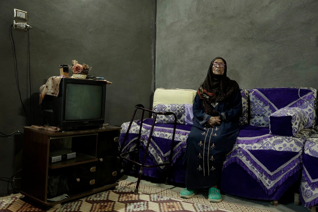 85歲的努比亞人Naemah Hussein坐在她於Eneiba村的家裏。