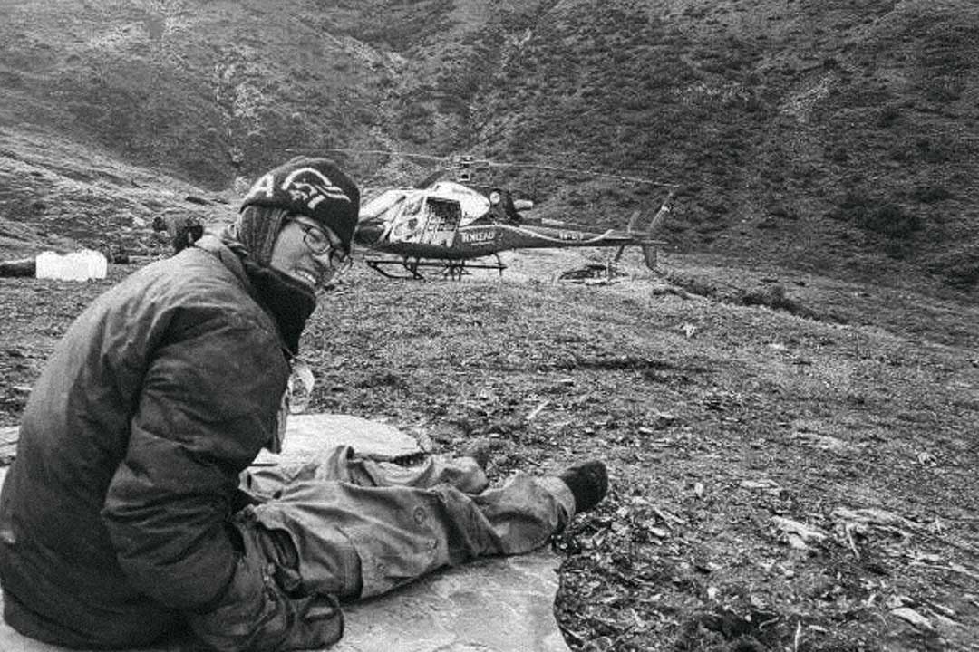 梁聖岳被困洞穴47天後,終於被搜救隊員尋獲。