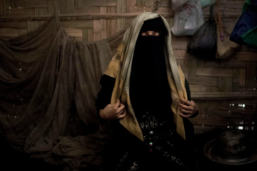 13岁罗兴亚穆斯林女子“A”与她家人都住在Jamtoli难民营里。