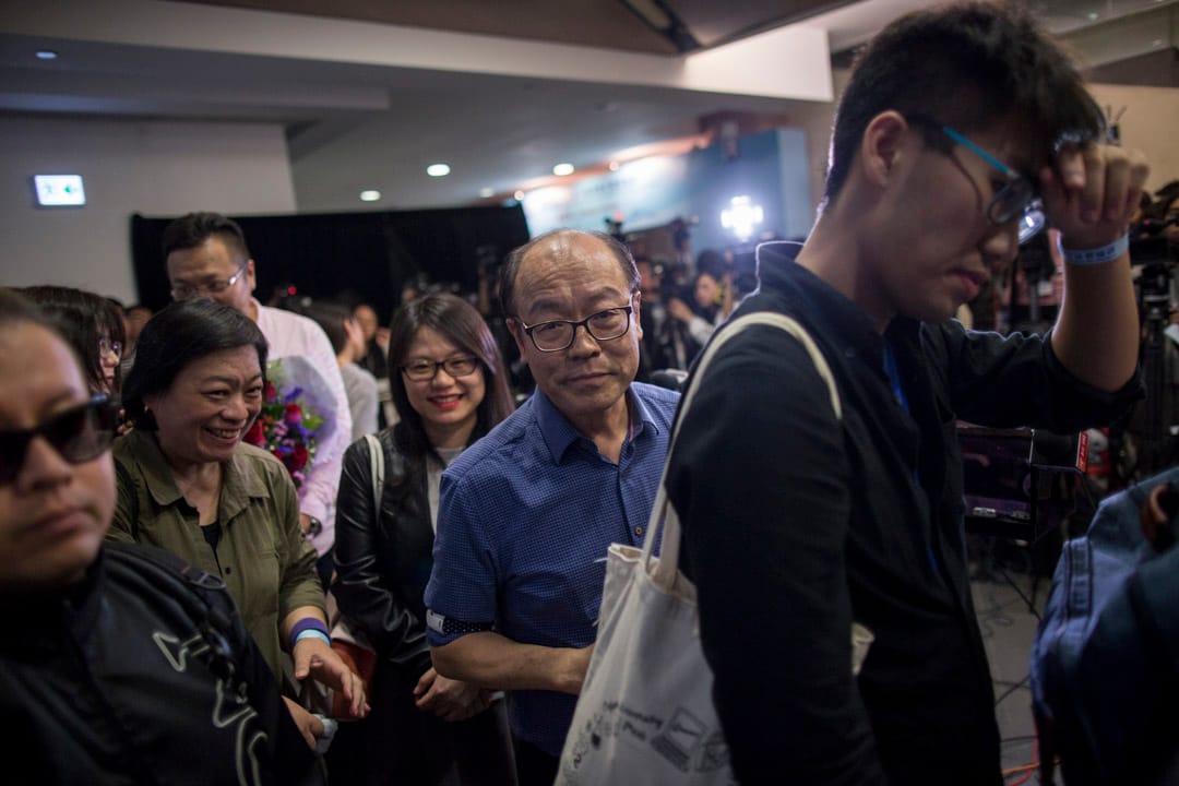 2018年11月26日凌晨， 落選的參選人馮檢基於公布結果後會見傳媒。