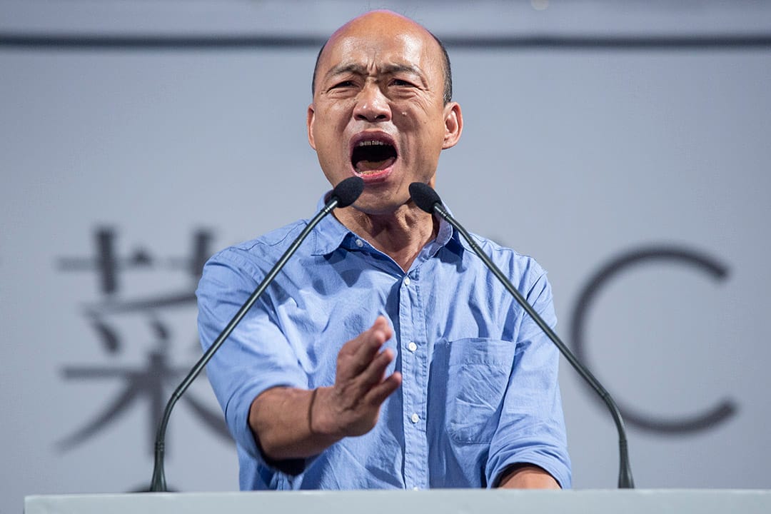 高雄市长候选人韩国瑜在凤山造势晚会上演讲。