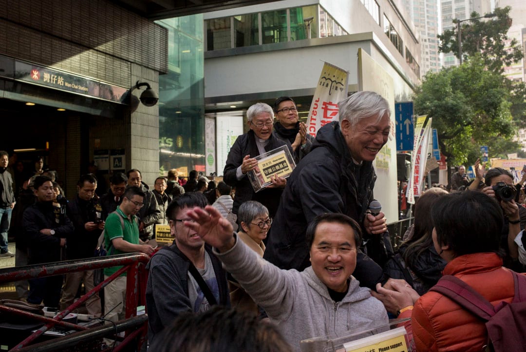 朱耀明牧师、陈日君枢机、陈健民及李永达在湾仔为“守护香港基金”筹款。