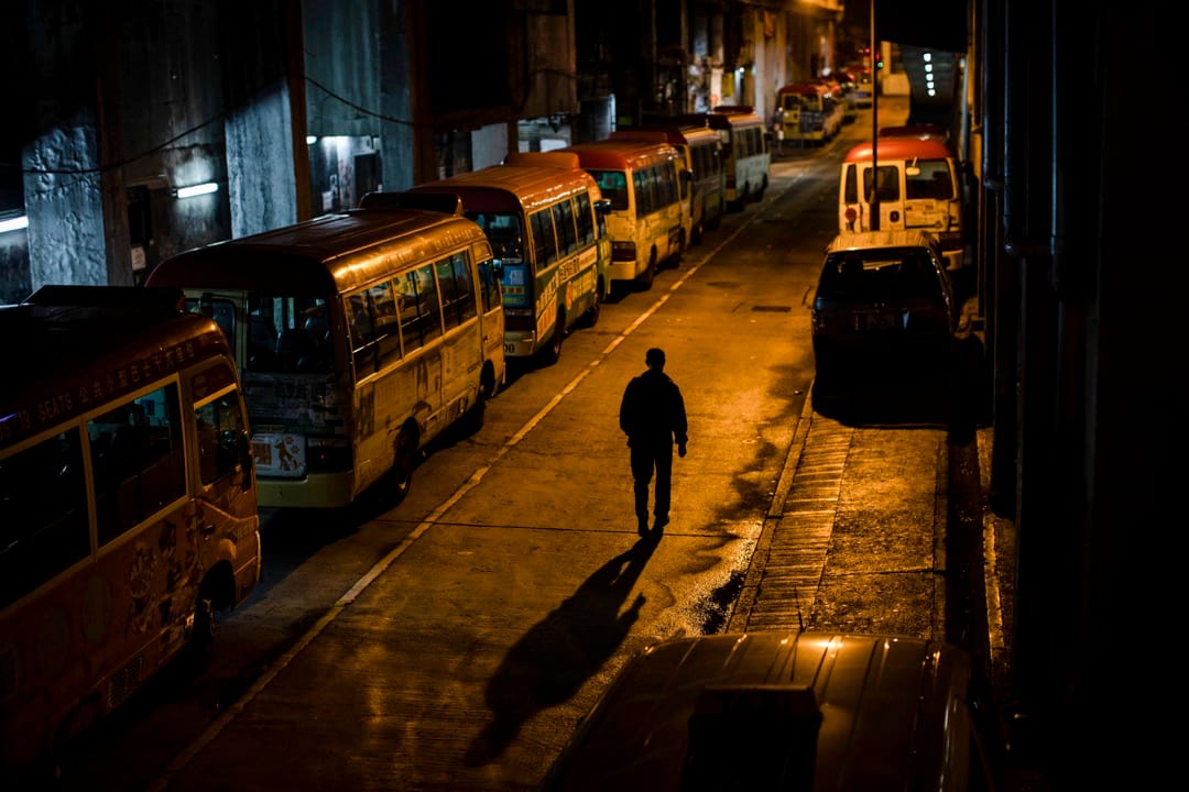 裕民坊小巴站,一名小巴司机走过。