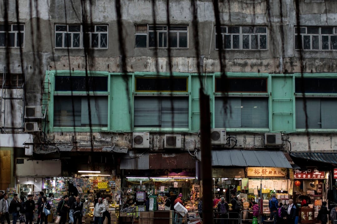 在收回物业前数天,大批街坊、记者、摄影爱好者都蜂拥到裕民坊购物、做访问、拍照留念。更有团体在关闭了的店舖外墙贴上裕民坊的旧照片、画作、及相关媒体报导,引起市民对重建事宜的关注。