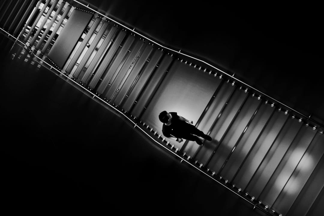 《独》Solitary,生活这阶梯,是否人人皆独行?