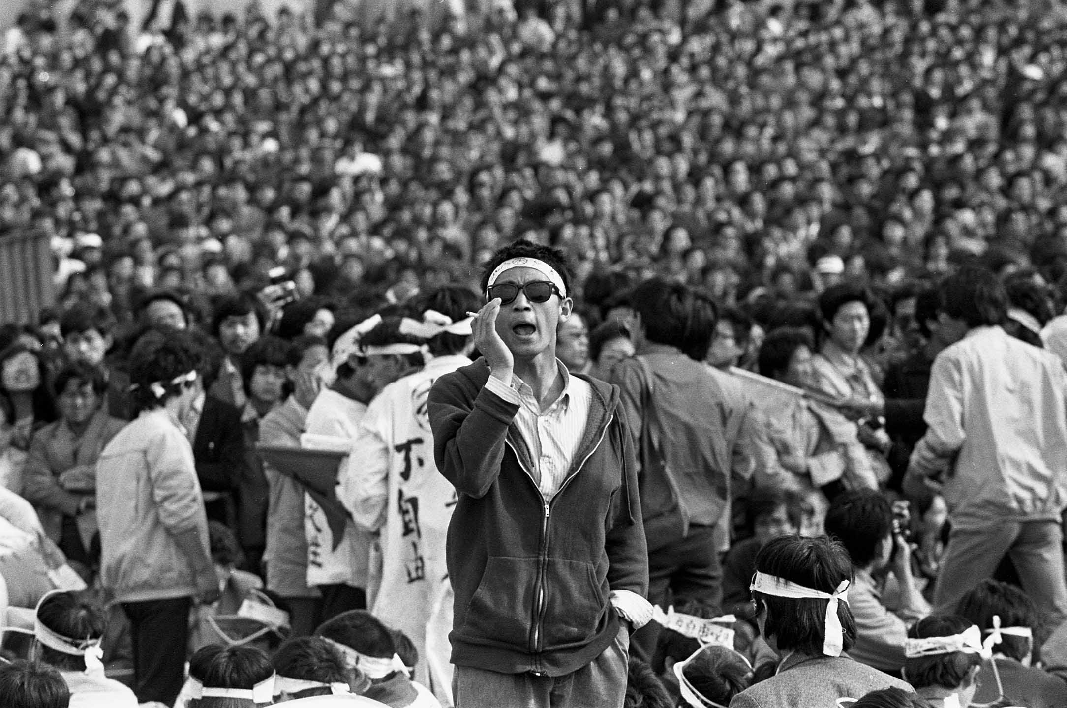 1989年5月13日,北京天安門廣場。