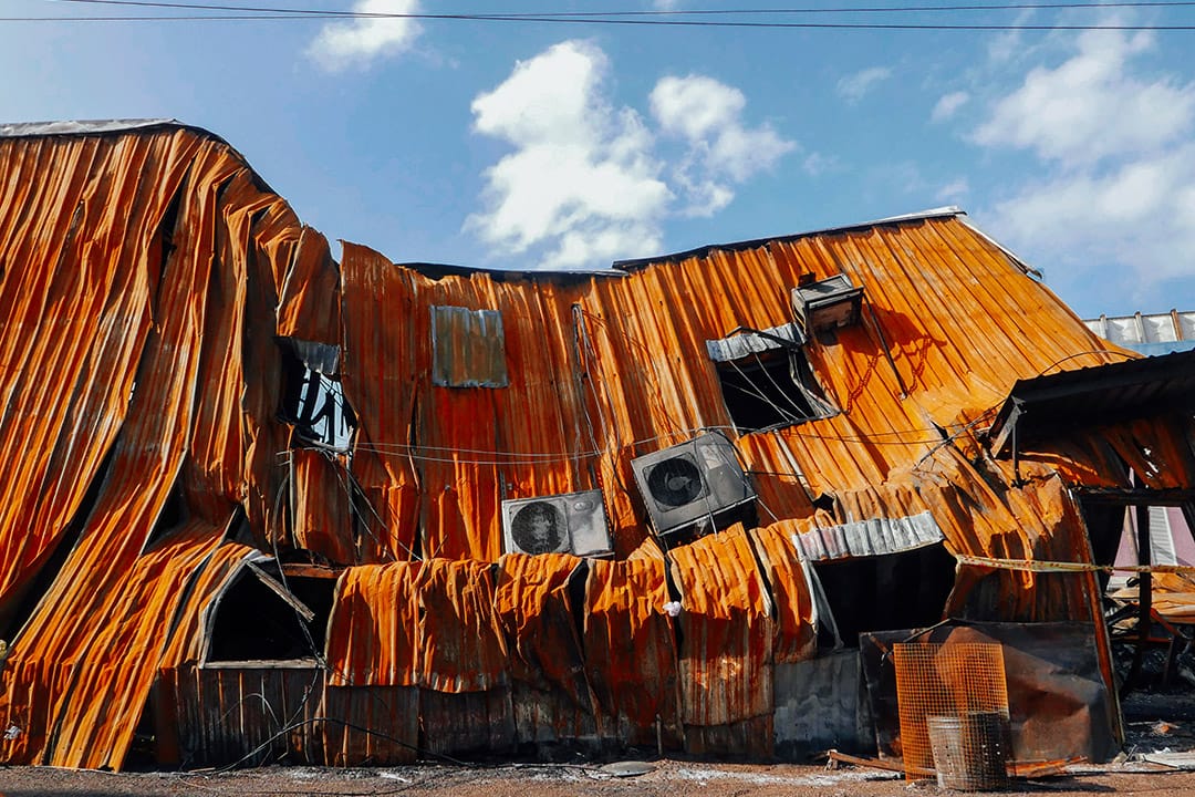 2019得奖作品《尸骨还乡路》。2018年决定重走2017年移工宿舍大火后这条尸骨还乡的路线，探究台湾何以成为移工眼中，布满生死危机的危险之岛。