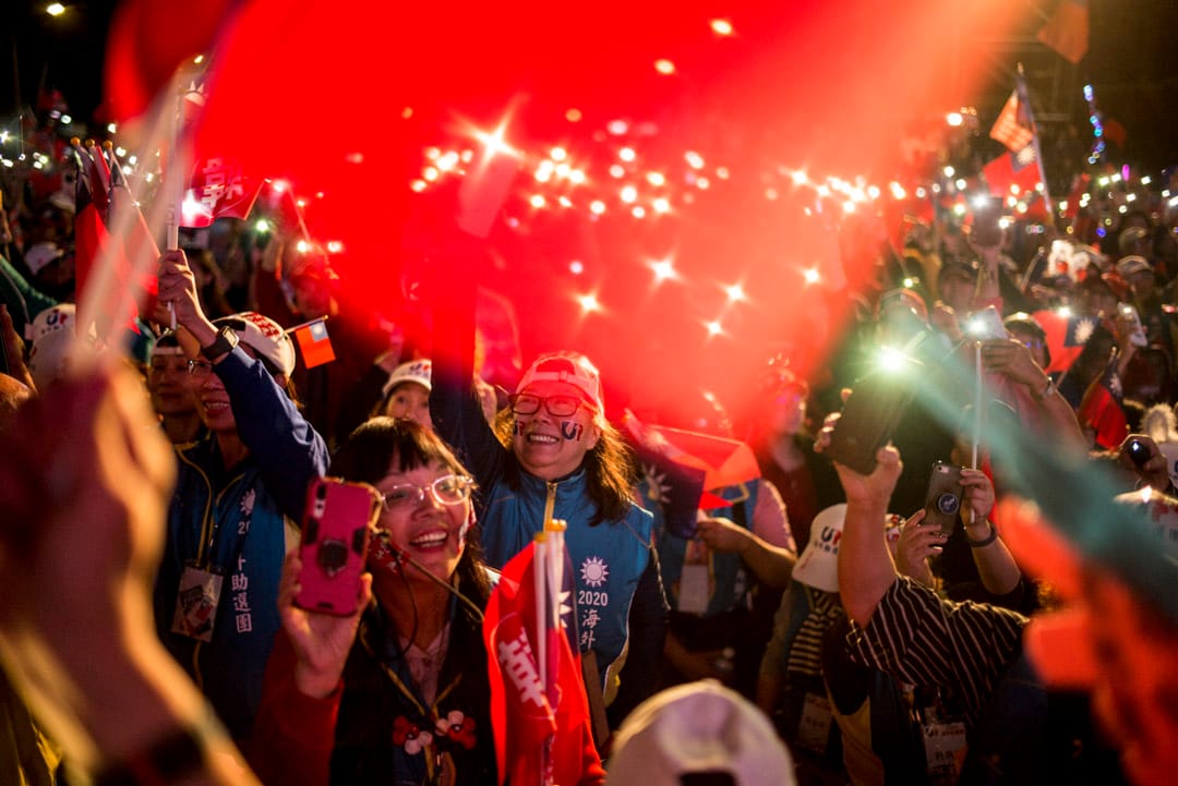 2020年1月9日，韓國瑜在凱道舉辦造勢晚會，韓辦宣布現場人數達一百萬，參加者打開手機燈。