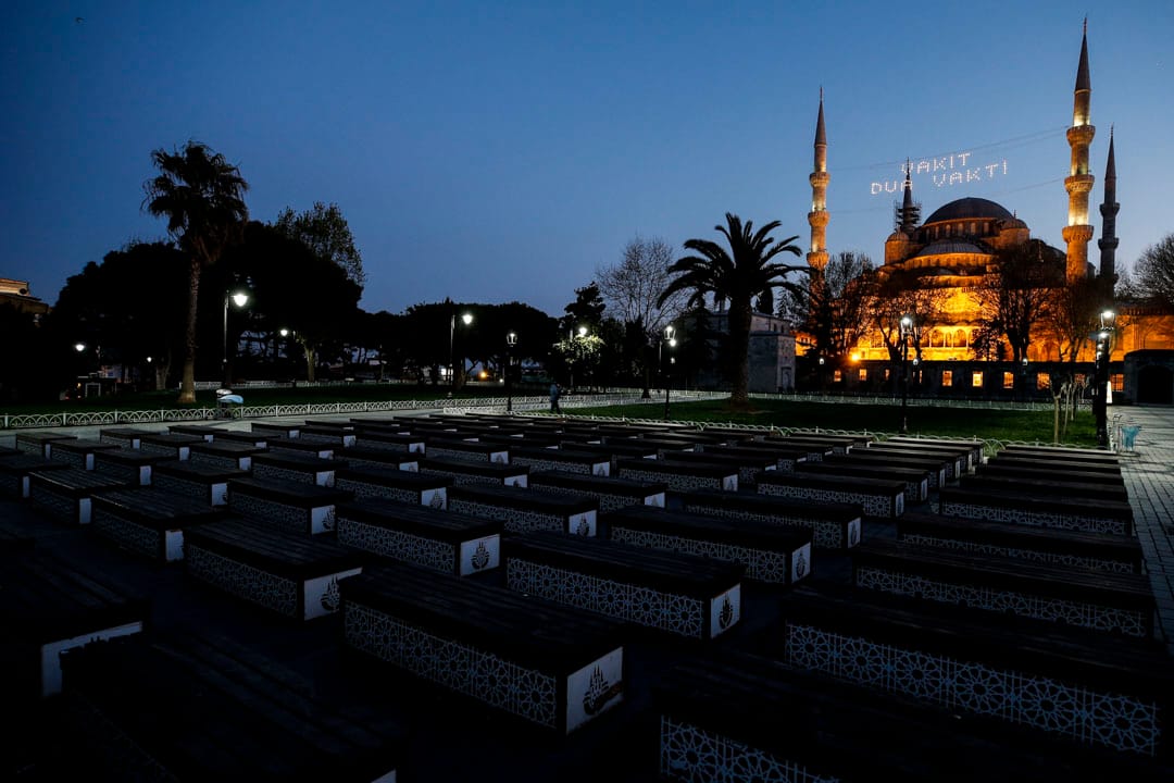 2020年4月24日,土耳其伊斯坦堡,在歷史悠久的蘇丹艾哈邁德清真寺(又名藍色清真寺)的齋戒月。