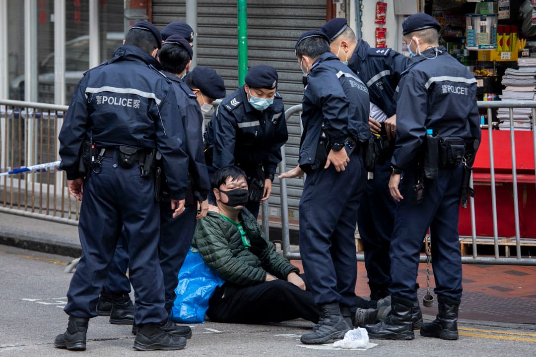 2021年1月23日,佐敦“受限区域”内,一位市民拒绝返回在封锁区上的住宅。