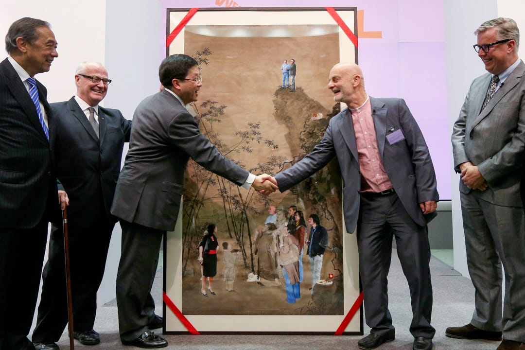 2012年6月12日，西九文化區管理局董事局通過向中國當代藝術收藏家希克收購 47 件藝術品，並接受由希克成立的基金所捐贈的 1,463 件作品。