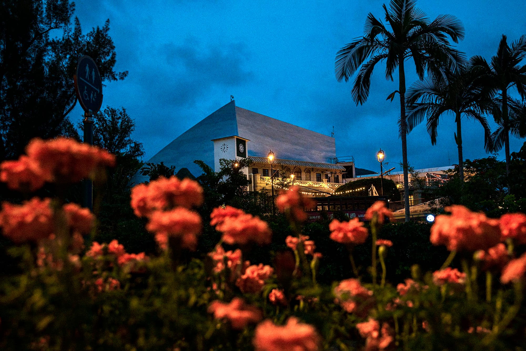 2021年5月9日海洋公園,香港老大街上模仿已清拆的天星碼頭鐘樓。