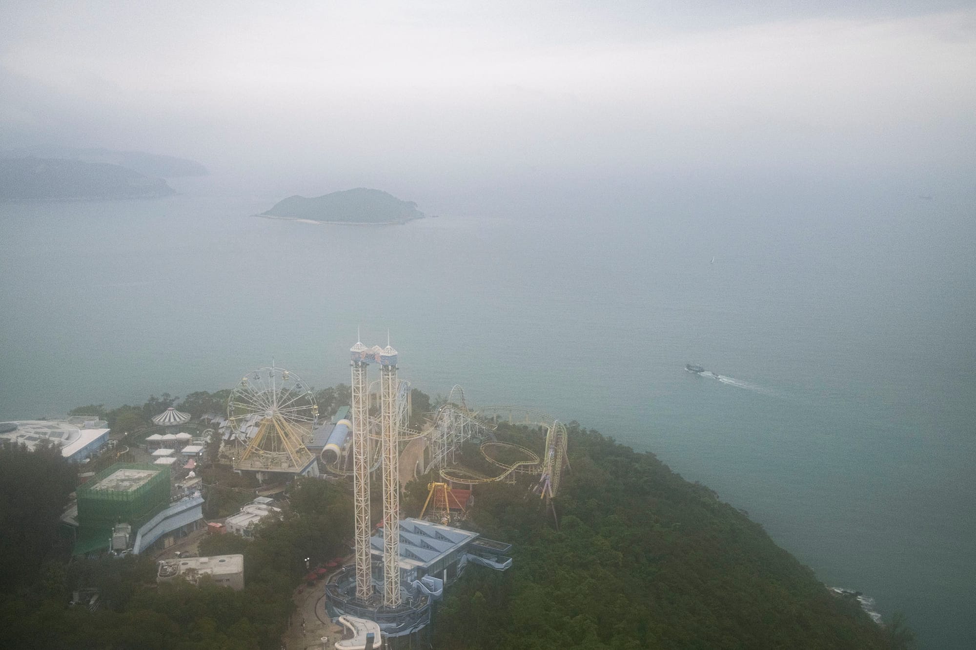 2021年4月28日,海洋公園位於香港島的南海岸。