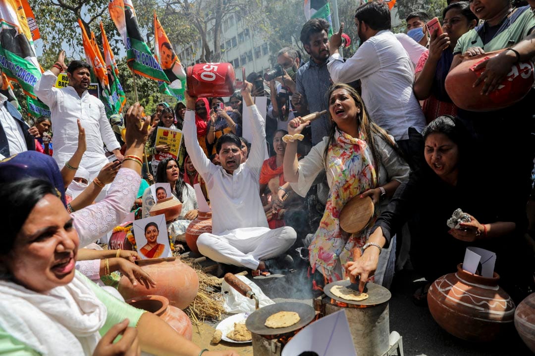 2022年3月29日,印度首都新德里,印度最大反對黨「國民大會黨」的支持者抗議國內嚴重通脹。