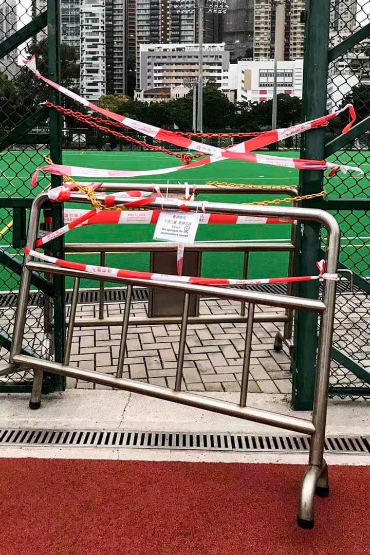 鐵鍊膠帶柵欄齊上陣。