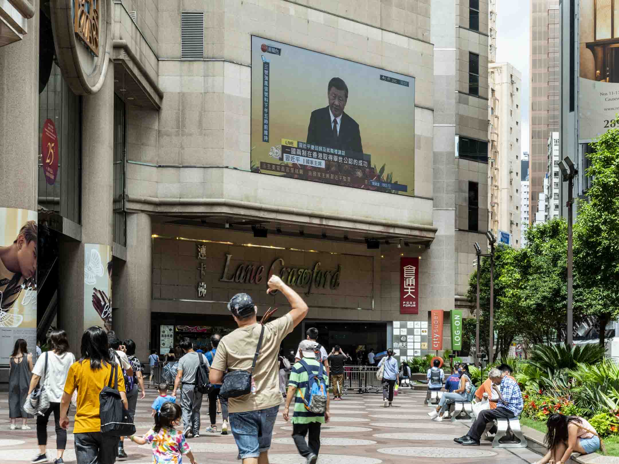 2022年7月1日，時代廣場大電視全程直播國家主席習近平於回歸25周年的演講。