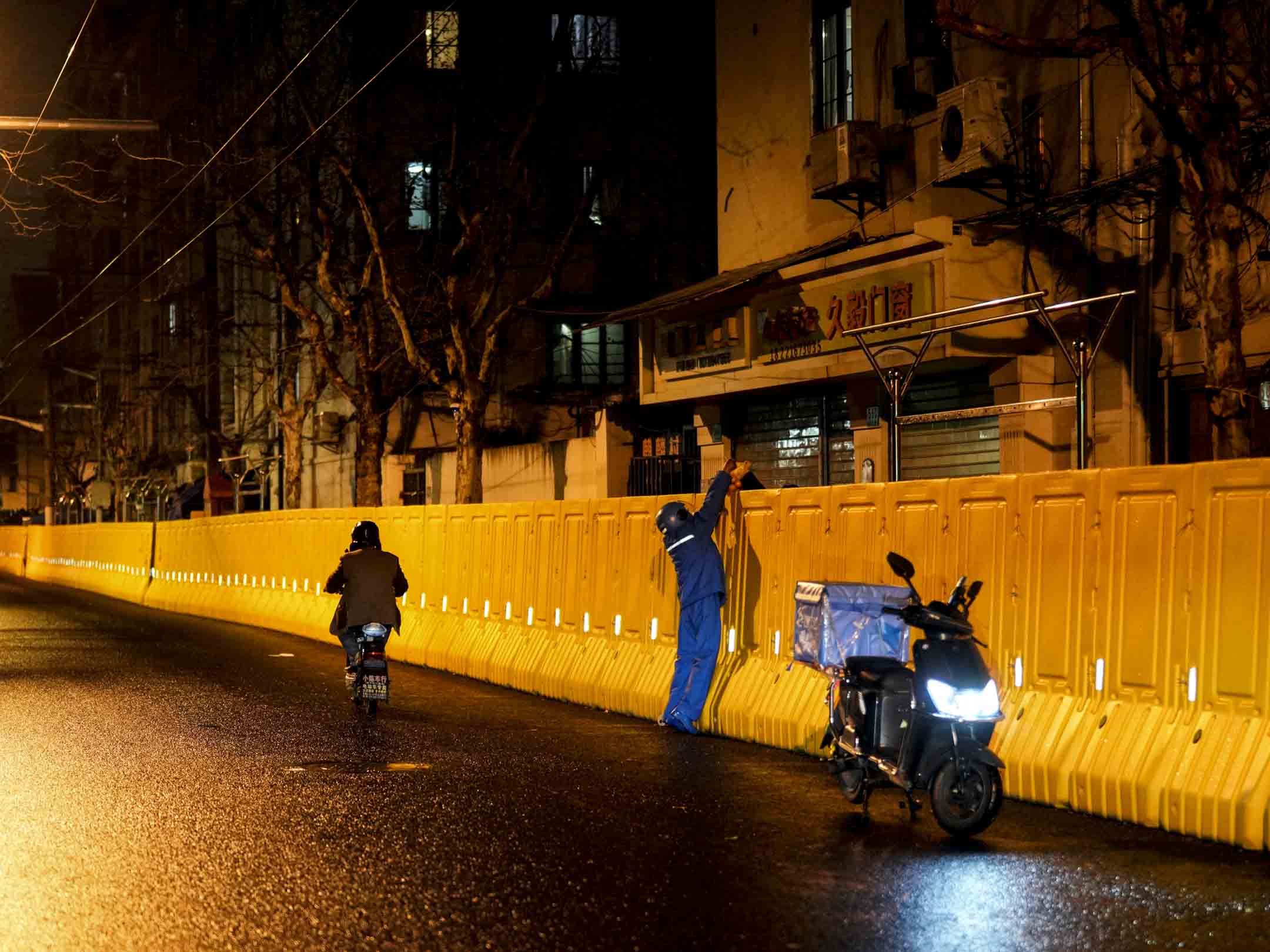 2022年3月31日,上海靜安區久毅門窗(太和坊店)。