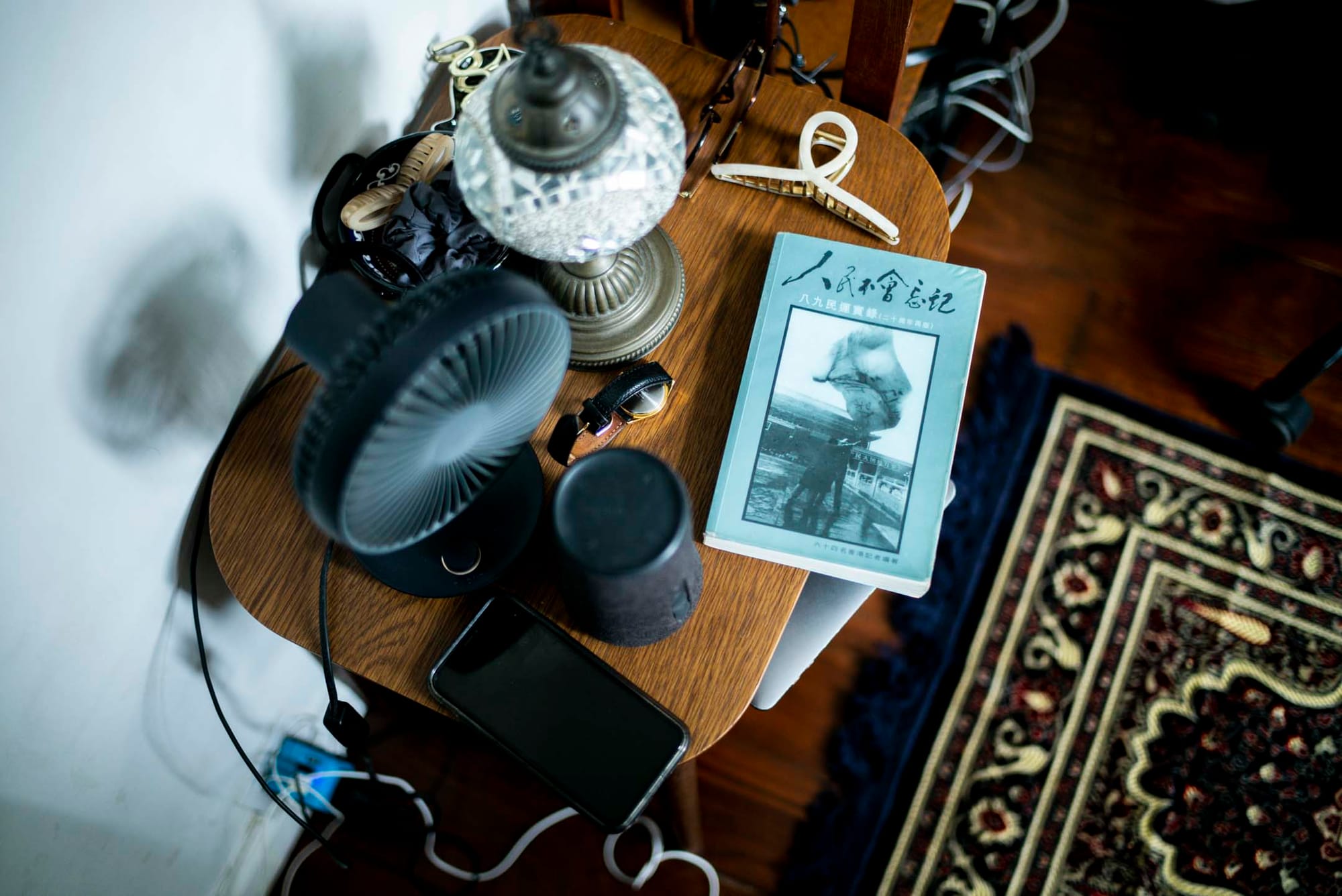 64名記者合著《人民不會忘記——八九民運實錄》。攝:林振東/端傳媒