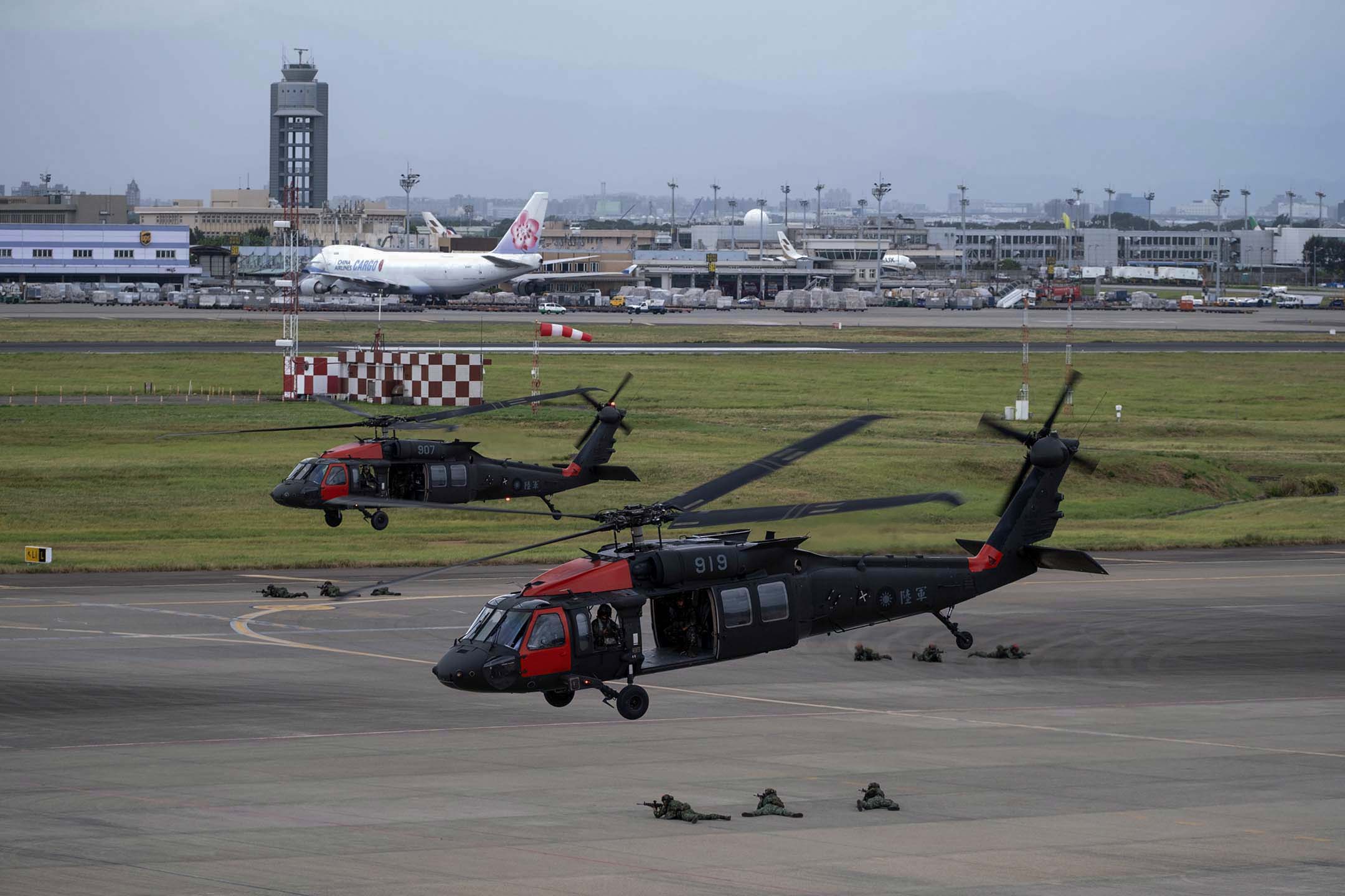 2023年7月26日，桃園國際機場反空降演習。攝：陳焯煇/端傳媒