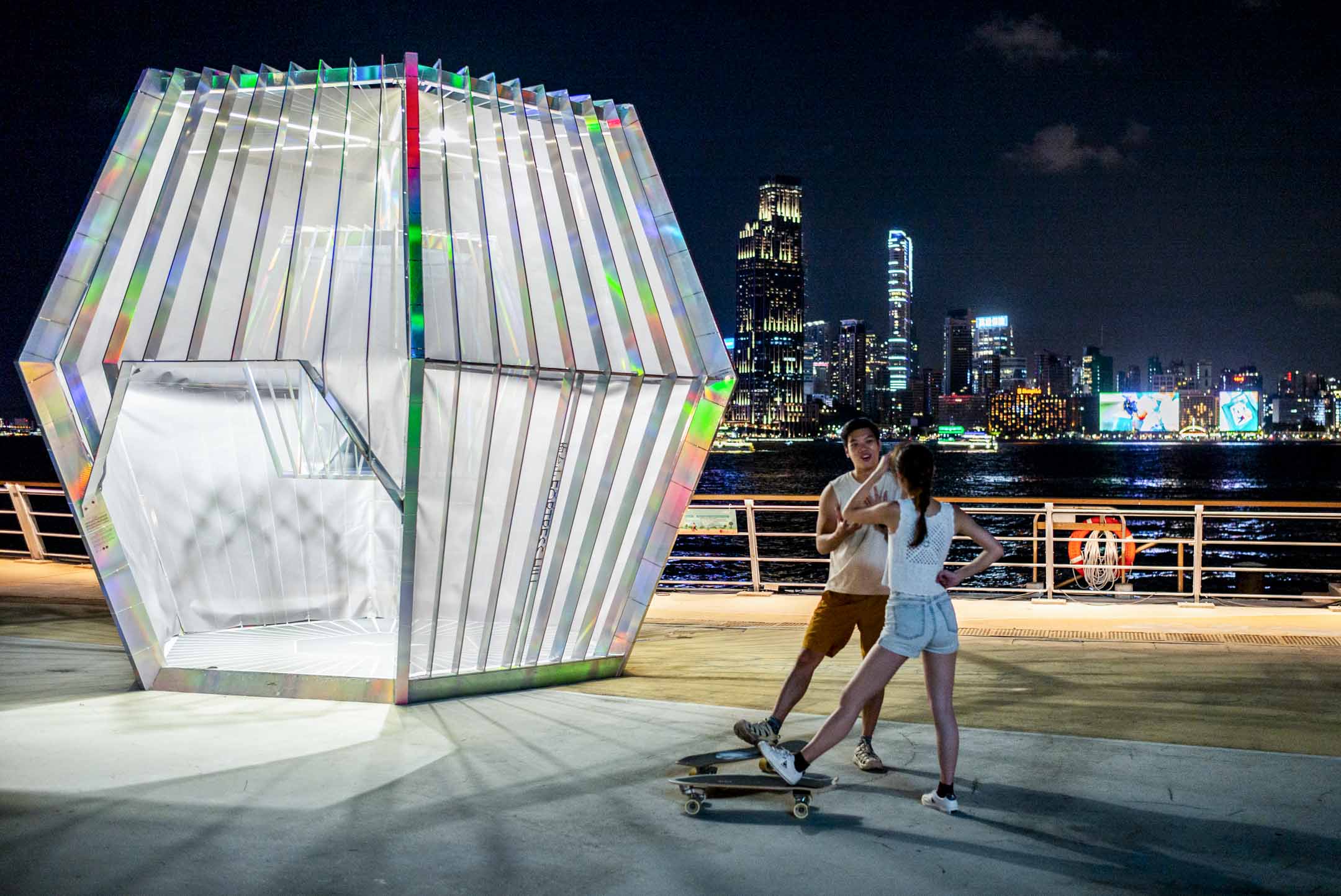 北角海濱的東岸公園,玩滑板的年輕人。攝:林振東/端傳媒