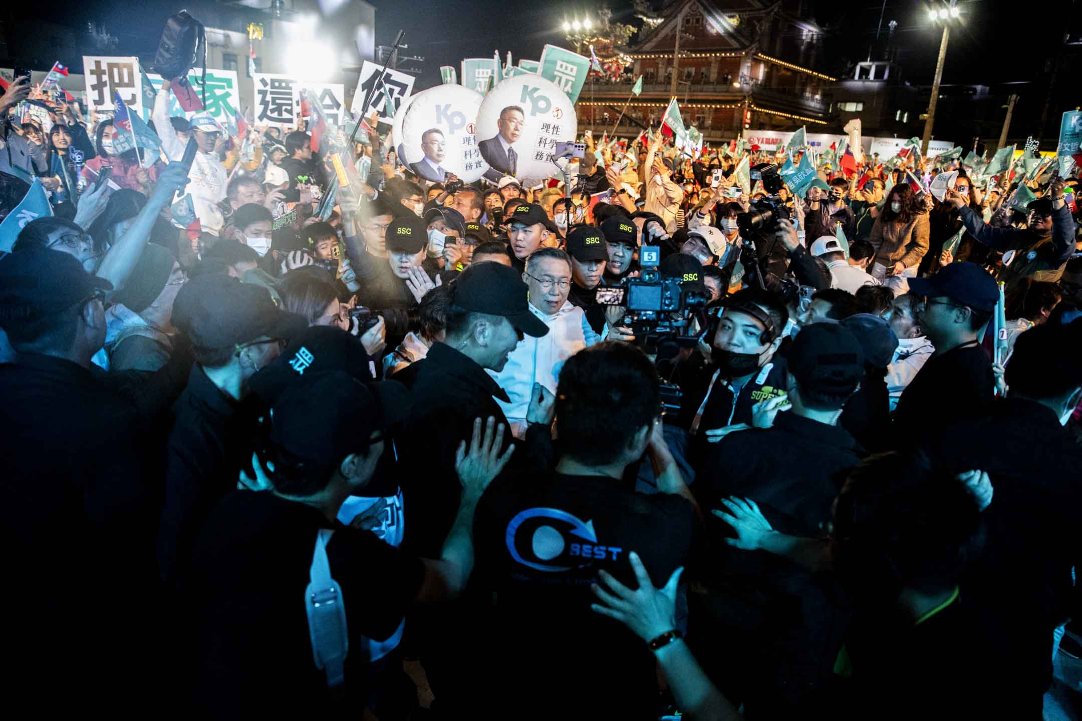 2024年1月6日,民眾黨總統候選人柯文哲台中造勢大會。攝:林振東/端傳媒