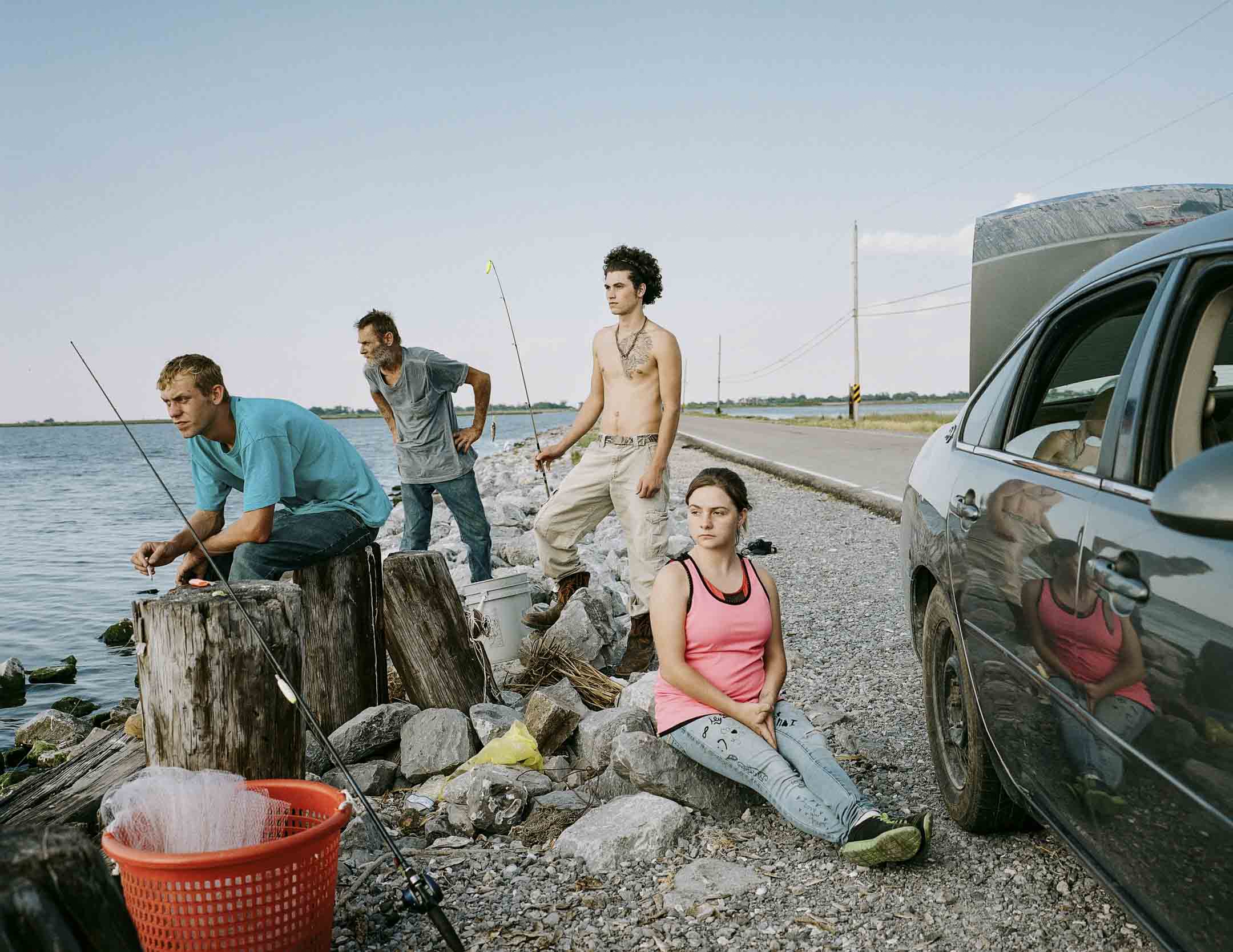 2017年11月5日,美國路易斯安那州,Island Road 是連接Jean-Charles 島和大陸的唯一通道。許多家庭下班後或週末在這條路上釣魚。 在漲潮和颶風期間,道路會被淹沒。 美國路易斯安那州艾蘭路。攝: Sandra Mehl