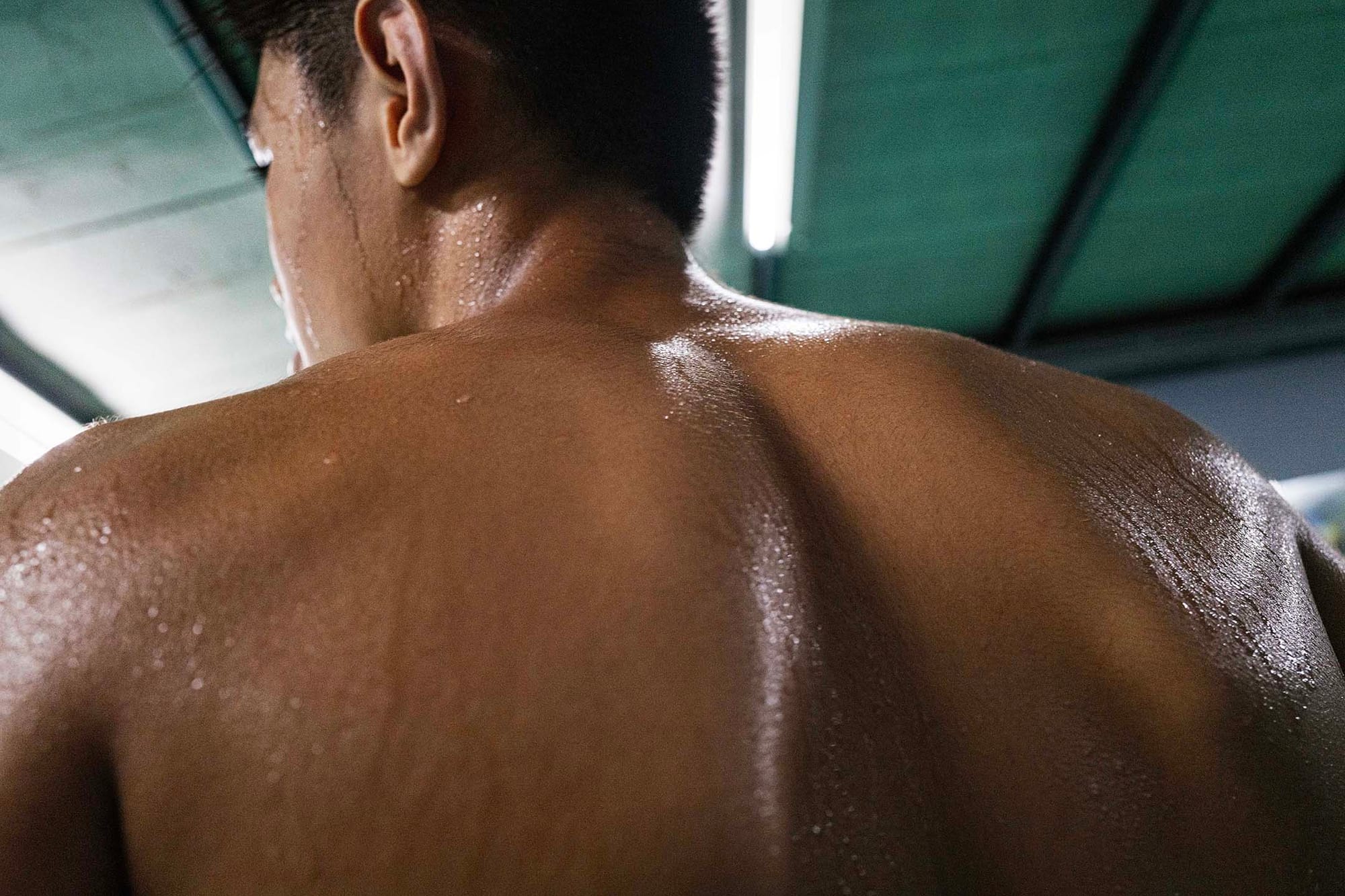 2022年6月22日，新北，原住民拳擊選手在練習時汗流夾背。攝：陳焯煇/端傳媒