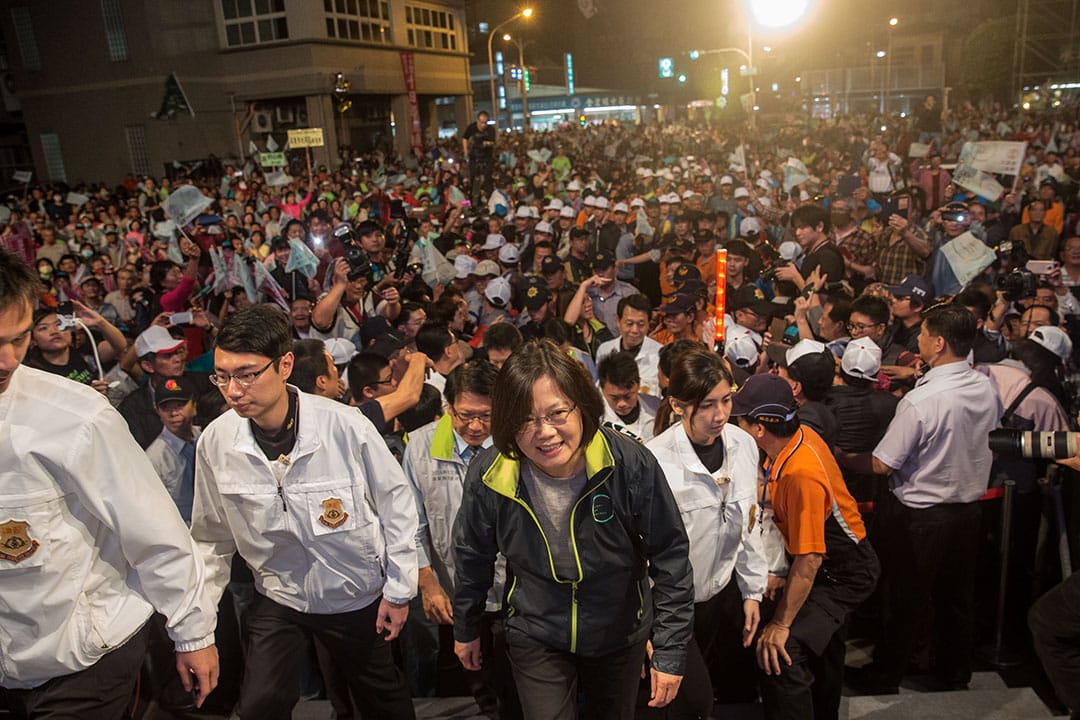 2016年1月5日,蔡英文在屏东的造势晚会上台演讲。摄:Billy H.C. Kwok/端传媒