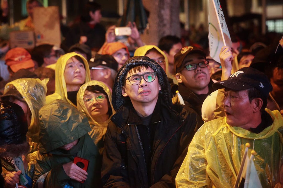 2016年1月15日,台北,蔡英文支持者在选前晚会上激动落泪。摄:Billy H.C. Kwok/端传媒