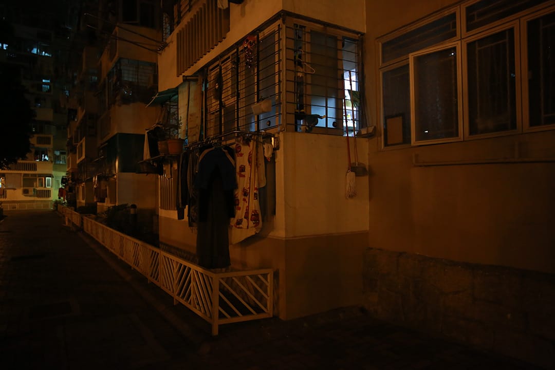 何姓學生,15歲,中學四年級,荃灣。4/1/16