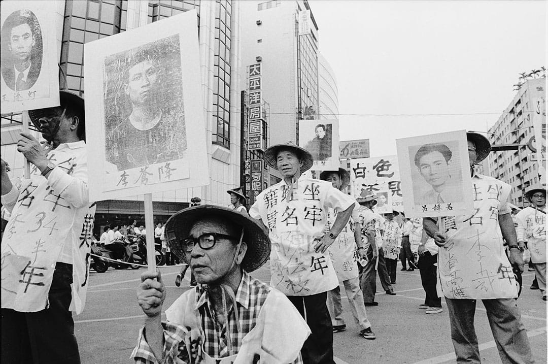 台湾，1991年5月20日「知识界反政治迫害联盟」，万人大游行，主张废除刑法100条。