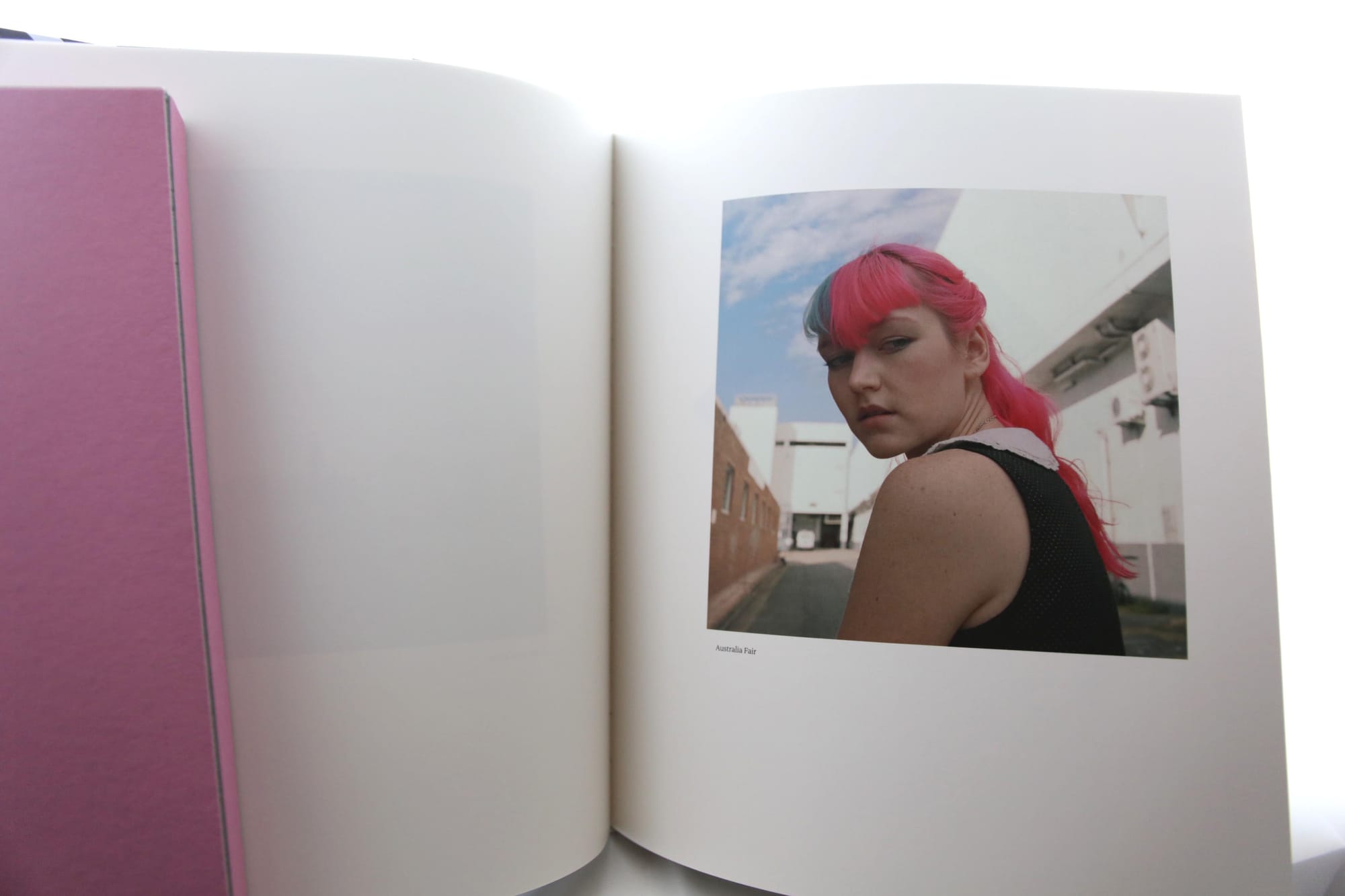 攝影師Ying Ang的《Gold Coast》相集。攝：樊素心/端傳媒